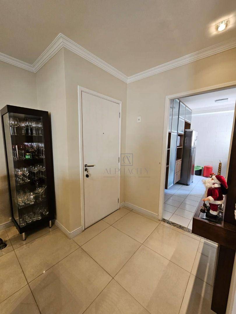 Apartamento à venda com 3 quartos, 158m² - Foto 19