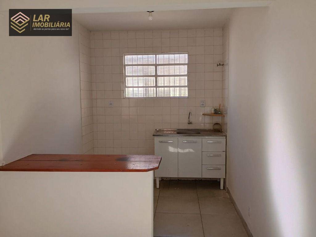 Casa para alugar com 3 quartos, 90m² - Foto 11