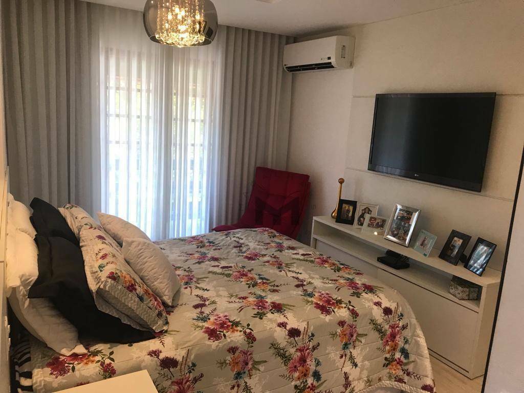 Casa à venda com 5 quartos, 234m² - Foto 10