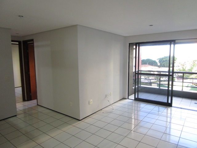 Apartamento à venda com 2 quartos, 65m² - Foto 2