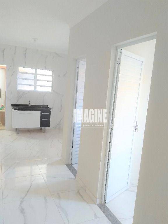 Casa de Condomínio para alugar com 2 quartos, 40m² - Foto 5