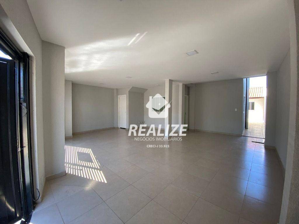 Sobrado à venda com 4 quartos, 240m² - Foto 2