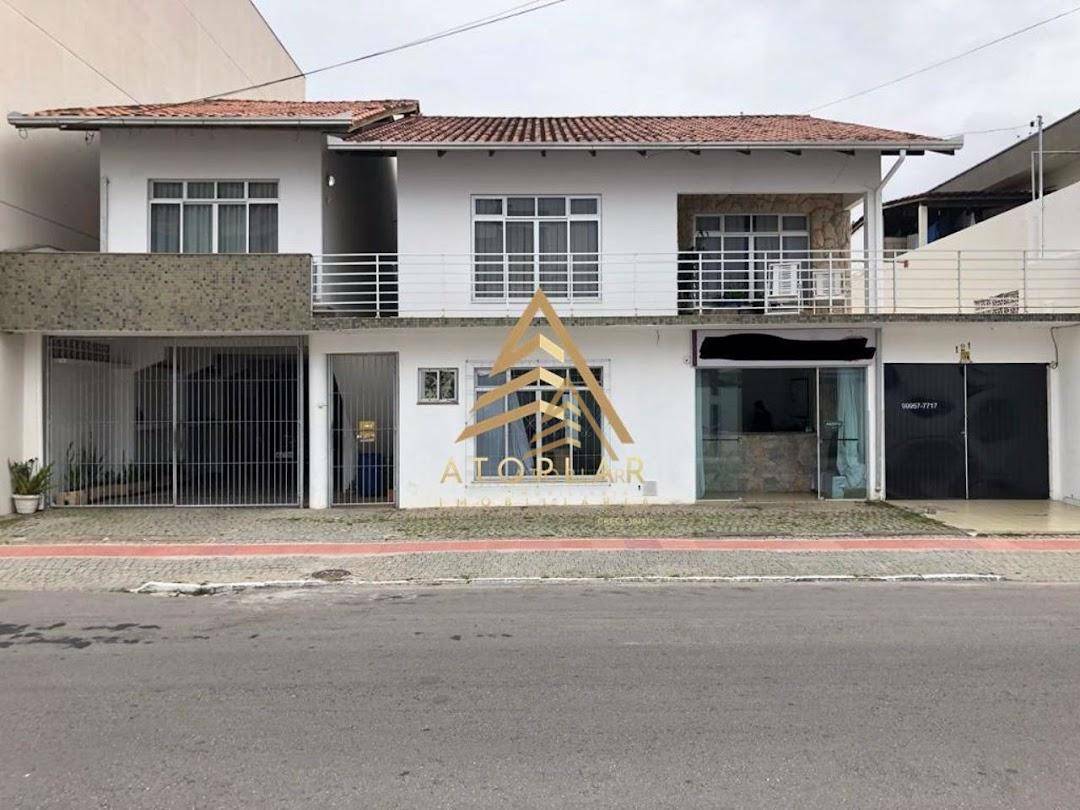 Sobrado à venda com 6 quartos, 358m² - Foto 1