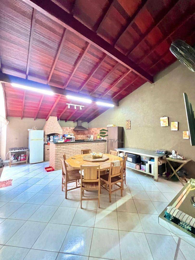 Casa à venda com 3 quartos, 220m² - Foto 6