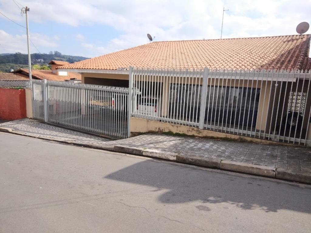 Casa à venda e aluguel com 3 quartos, 300m² - Foto 1