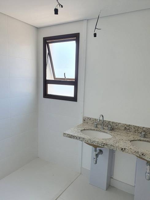 Apartamento à venda com 3 quartos, 137m² - Foto 4