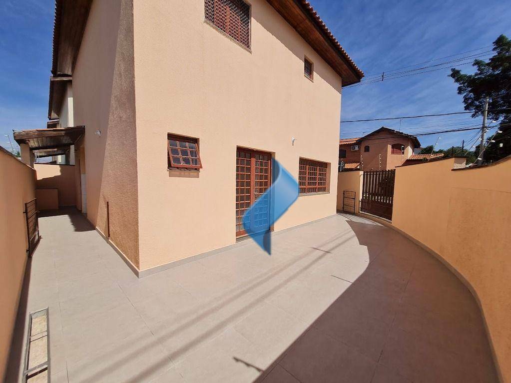 Casa para alugar com 3 quartos, 107m² - Foto 29