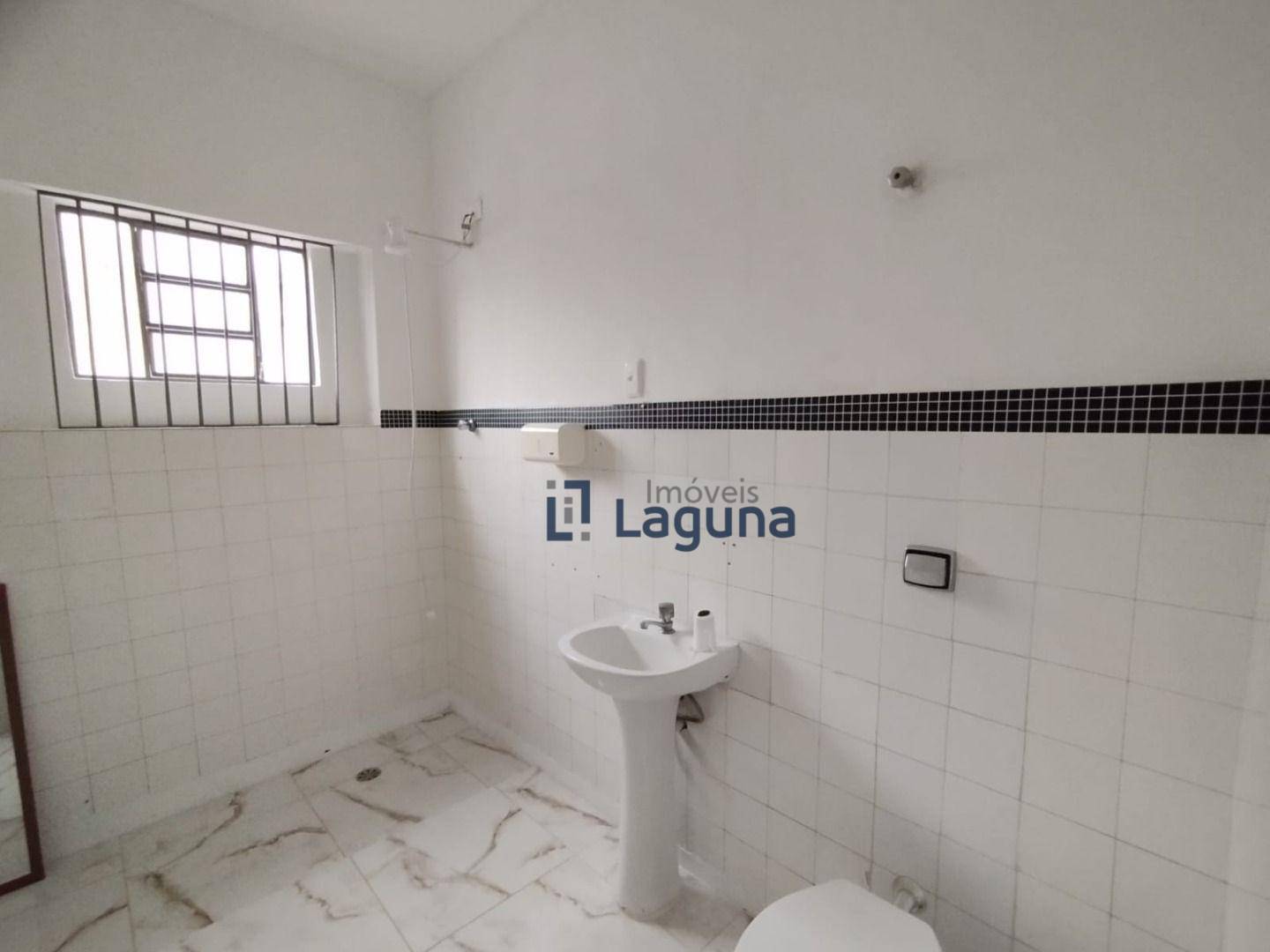 Casa para alugar com 2 quartos, 200m² - Foto 24