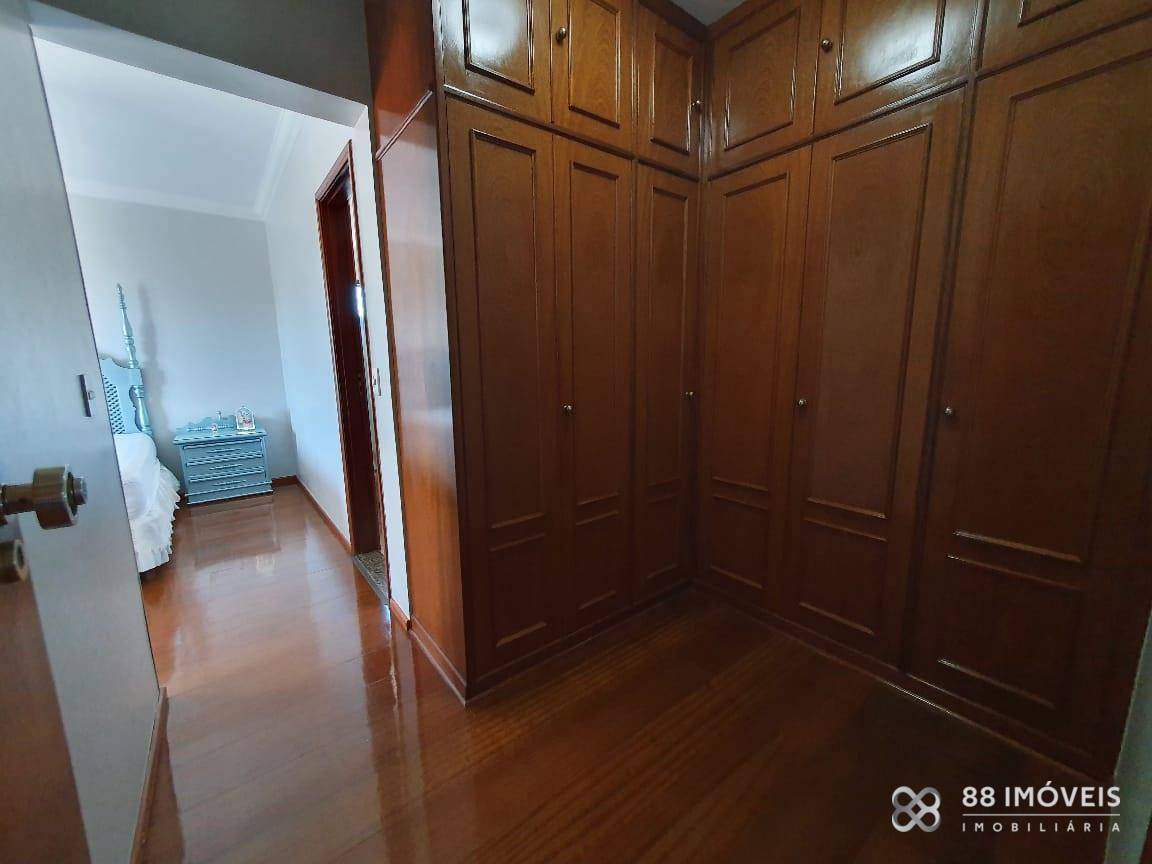 Apartamento à venda com 3 quartos, 137m² - Foto 18