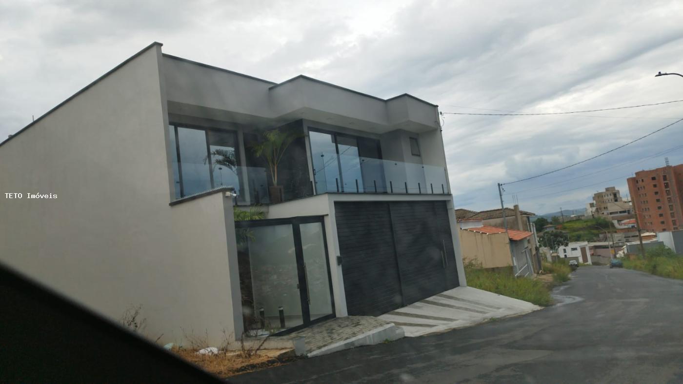 Casa à venda com 4 quartos, 300m² - Foto 1