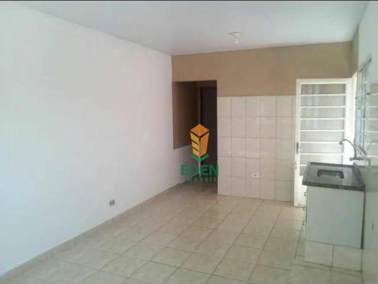 Casa à venda com 1 quarto, 74m² - Foto 2