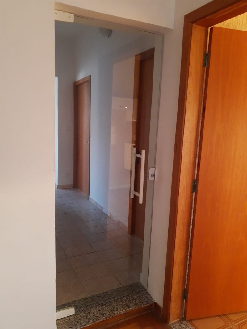 Prédio Inteiro para alugar com 6 quartos, 140m² - Foto 3