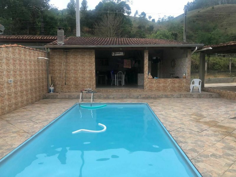 Fazenda à venda com 5 quartos, 470m² - Foto 1