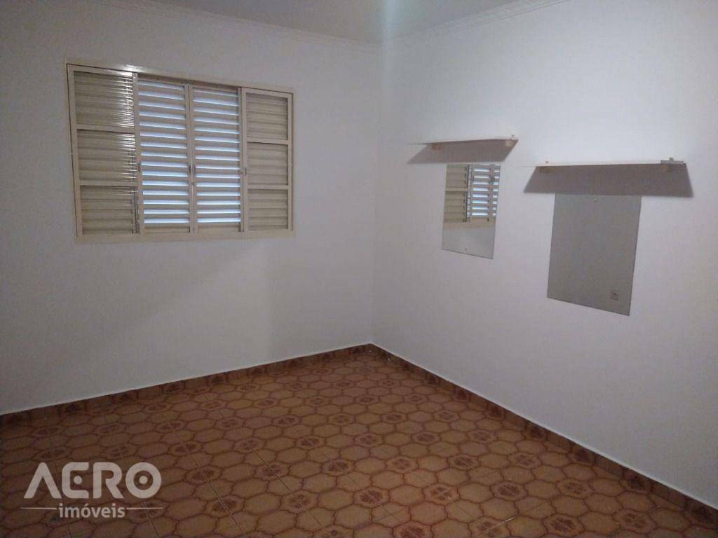 Casa para alugar com 3 quartos, 210m² - Foto 15