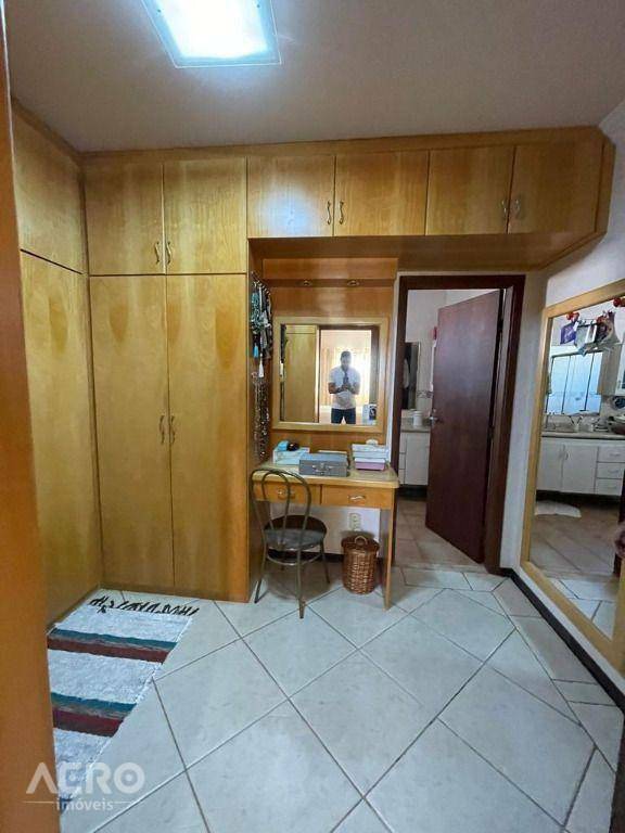 Casa à venda com 3 quartos, 330m² - Foto 19