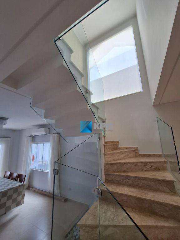 Casa de Condomínio para alugar com 4 quartos, 245m² - Foto 12