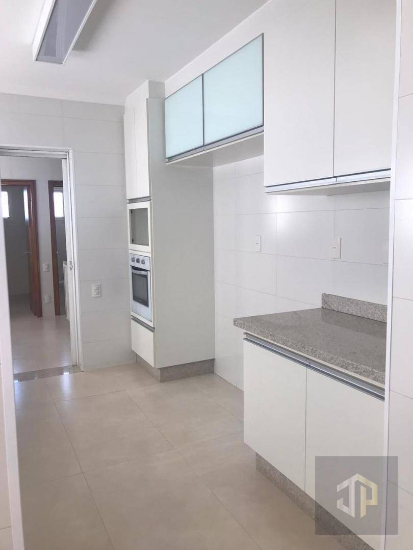 Apartamento à venda com 3 quartos, 213m² - Foto 10