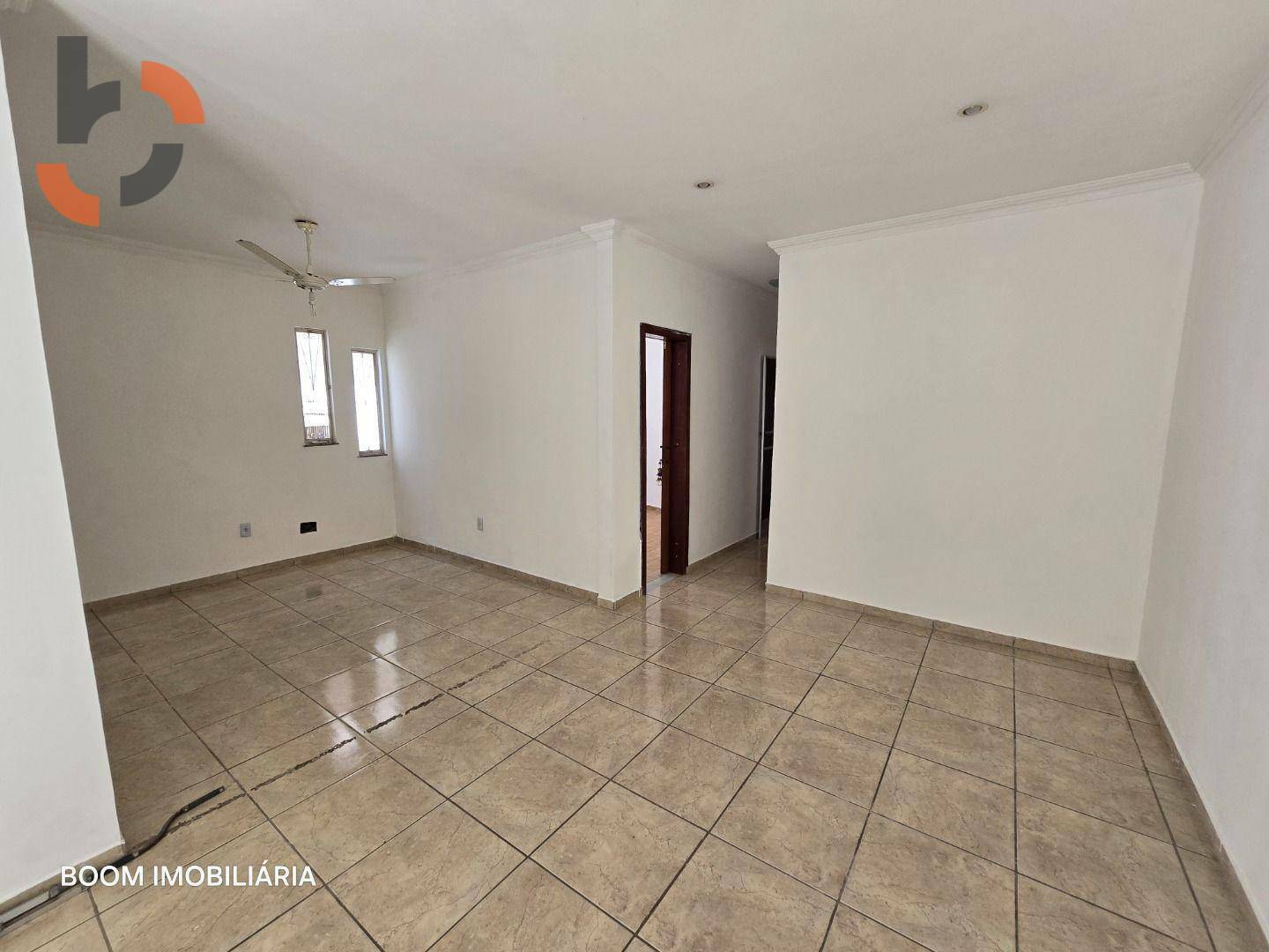 Casa à venda com 2 quartos, 70m² - Foto 4