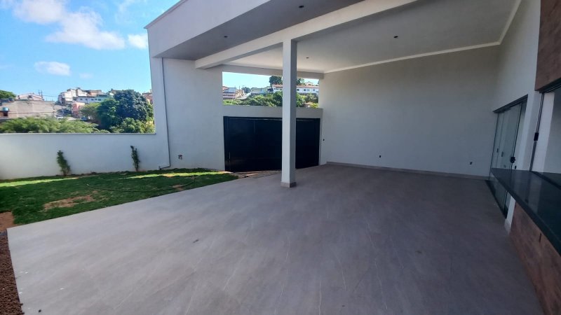 Casa à venda com 3 quartos, 180m² - Foto 4