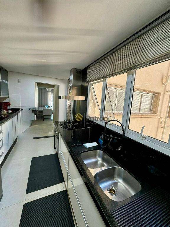 Apartamento à venda com 3 quartos, 155m² - Foto 11