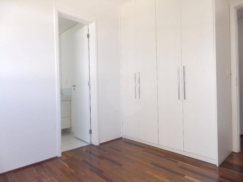 Apartamento para alugar com 3 quartos, 158m² - Foto 15