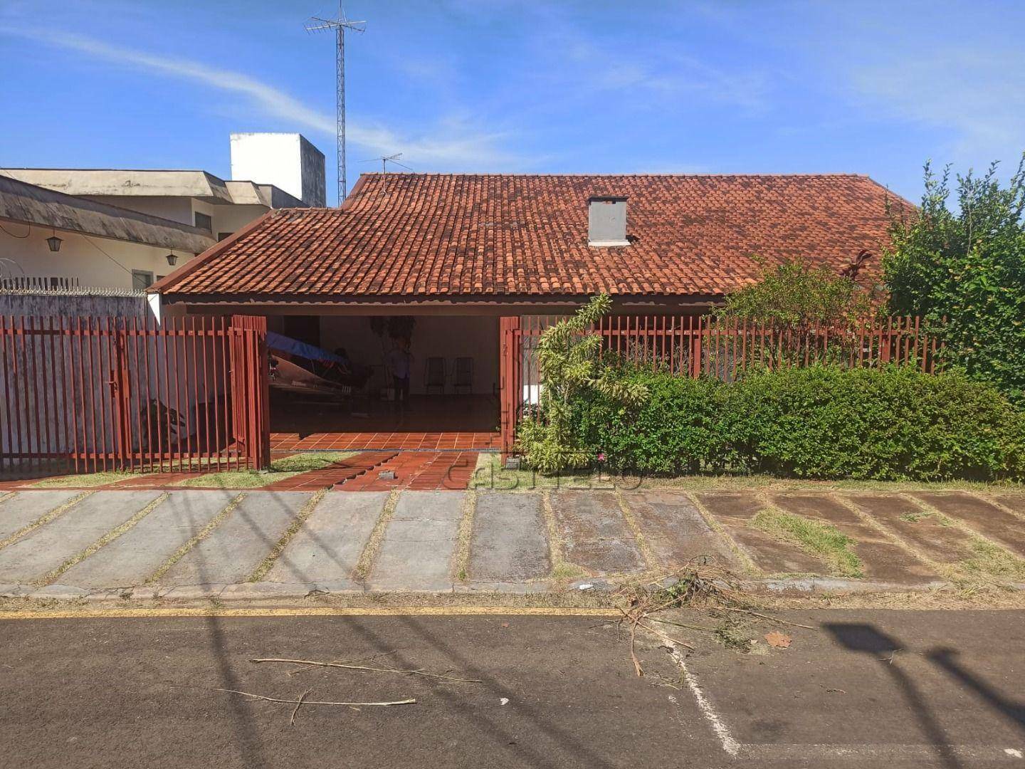 Casa, 4 quartos, 326 m² - Foto 1