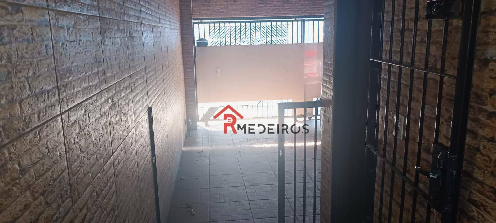 Casa à venda com 2 quartos, 125m² - Foto 3