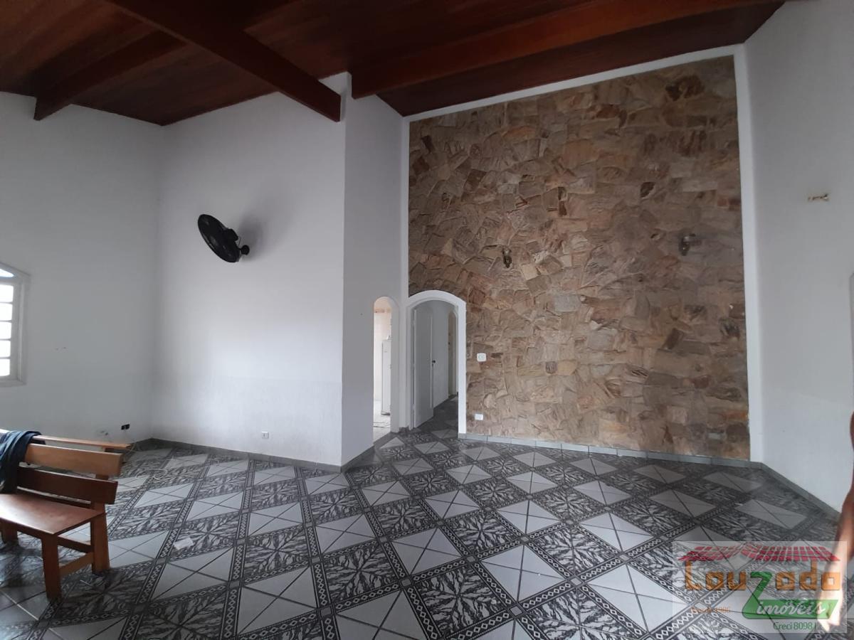 Casa à venda com 3 quartos, 250m² - Foto 2