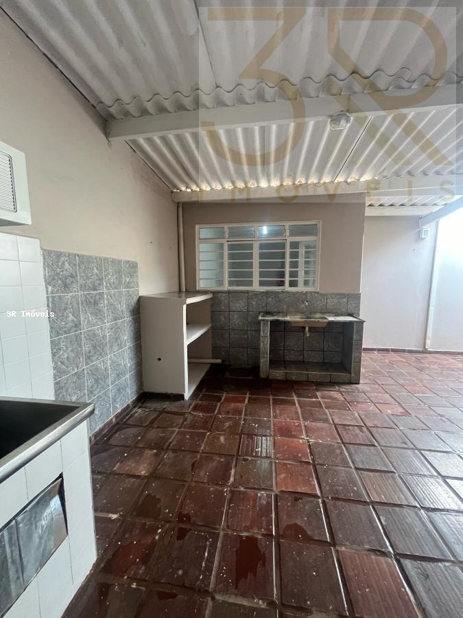 Casa para alugar com 3 quartos, 120m² - Foto 20