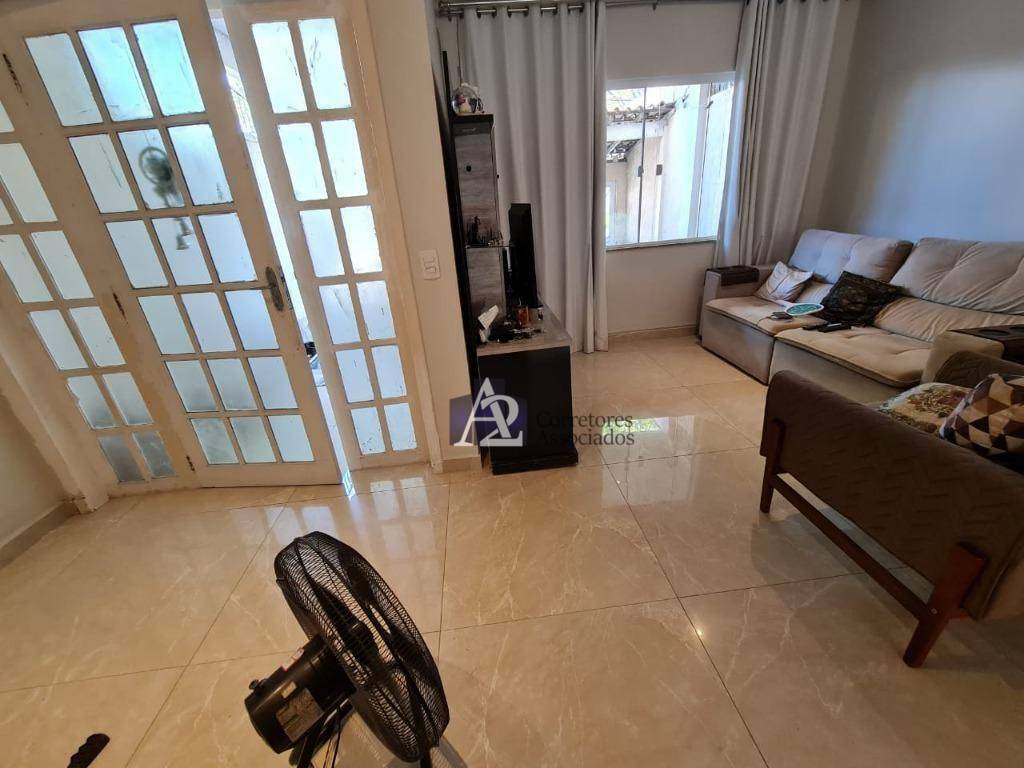 Casa à venda com 3 quartos, 215m² - Foto 4