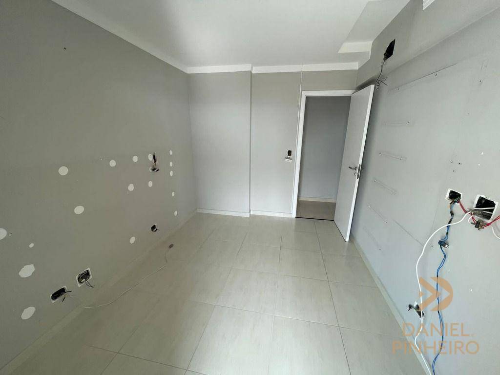 Apartamento à venda com 3 quartos, 126m² - Foto 11