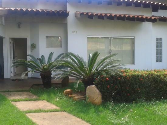 Casa de Condomínio à venda com 4 quartos, 490m² - Foto 1