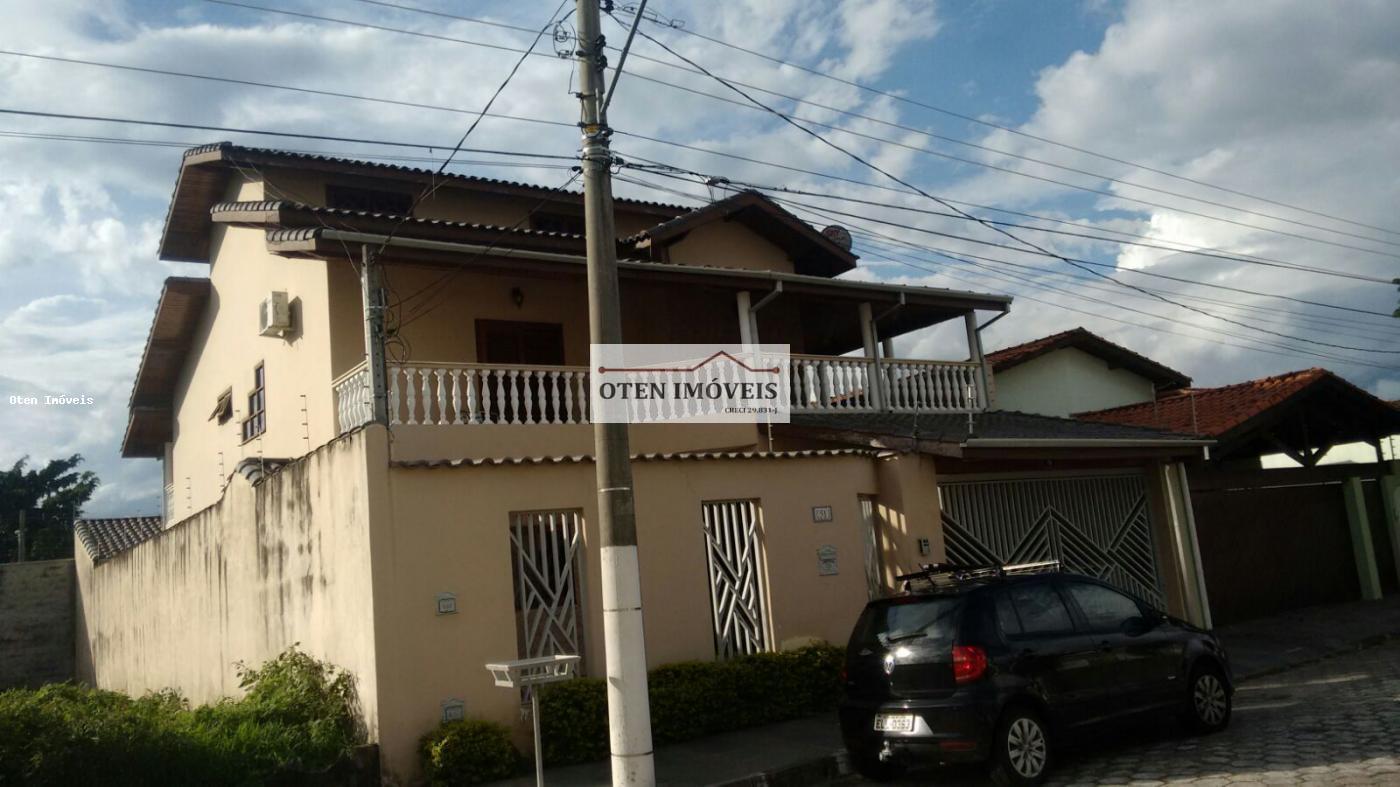 Casa à venda com 3 quartos, 300m² - Foto 1