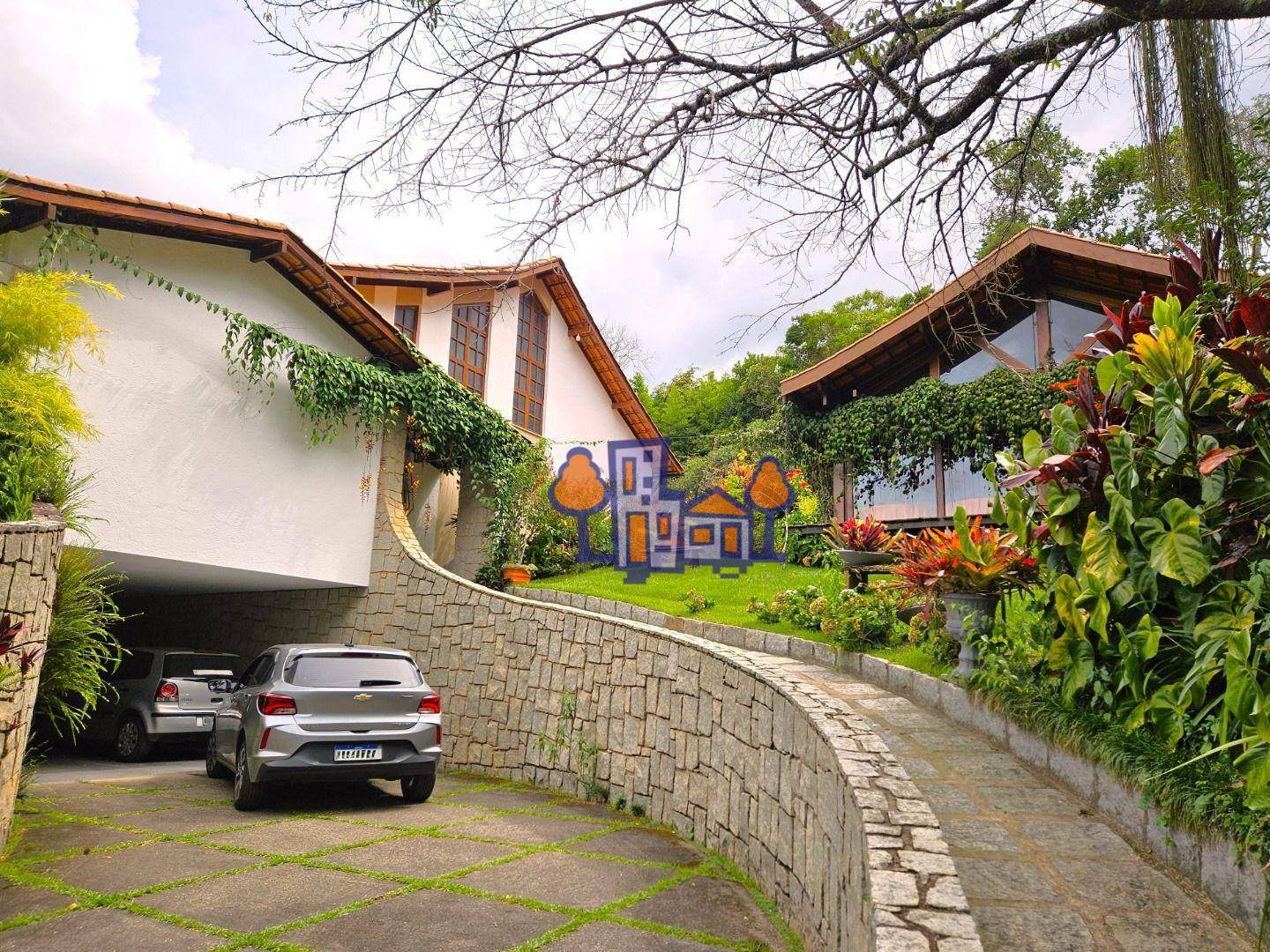 Casa à venda com 4 quartos, 300m² - Foto 1
