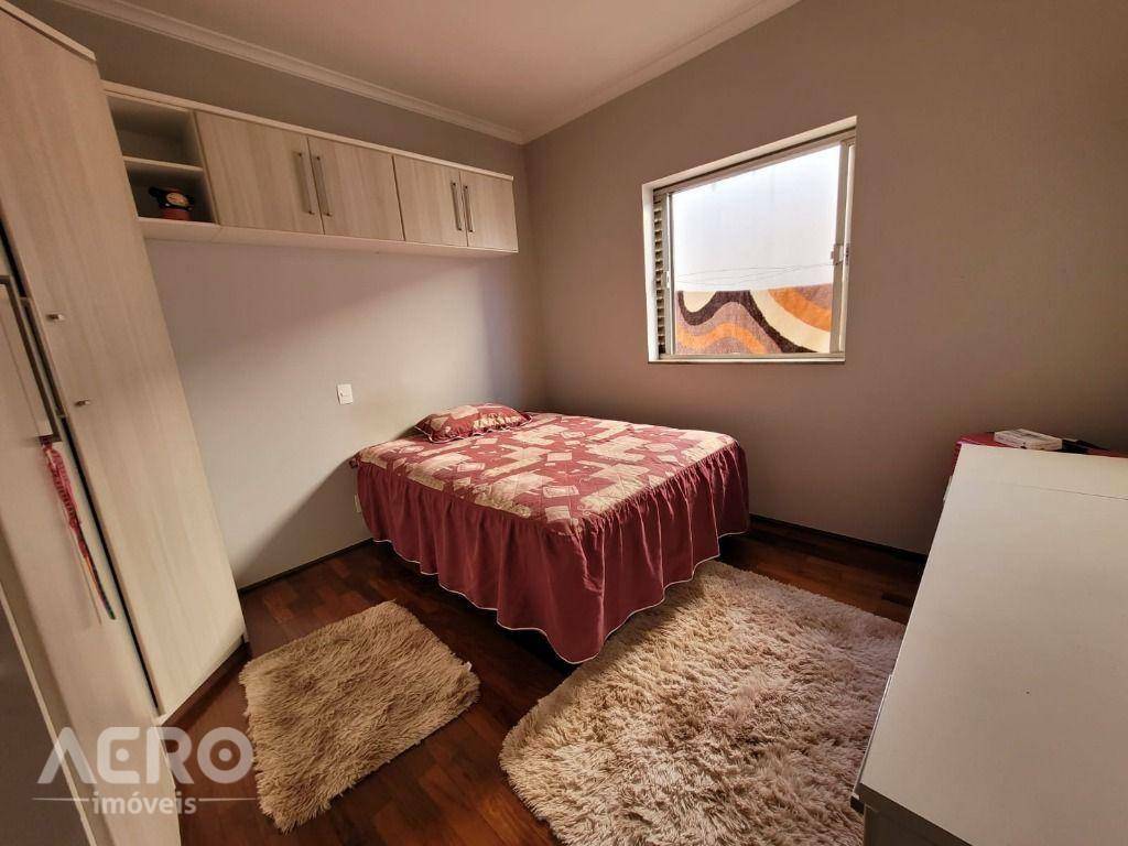 Casa à venda com 3 quartos, 263m² - Foto 20