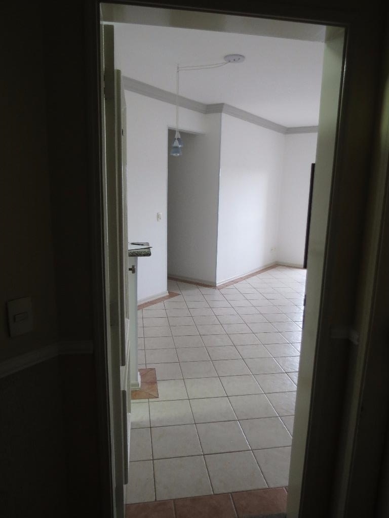 Apartamento à venda com 3 quartos, 72m² - Foto 2