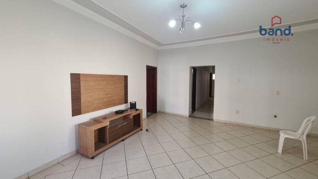 Casa à venda com 3 quartos, 241m² - Foto 3