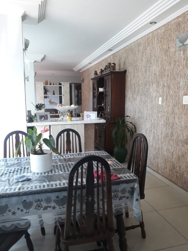 Apartamento à venda com 4 quartos, 150m² - Foto 2