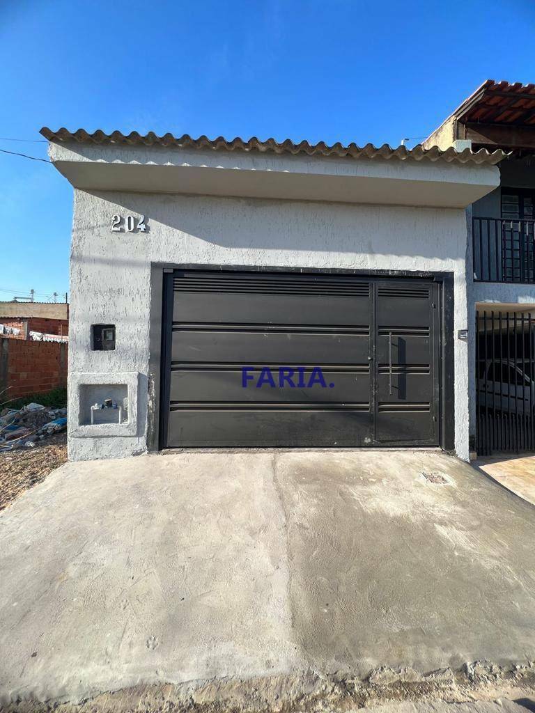 Casa à venda com 2 quartos, 100m² - Foto 1