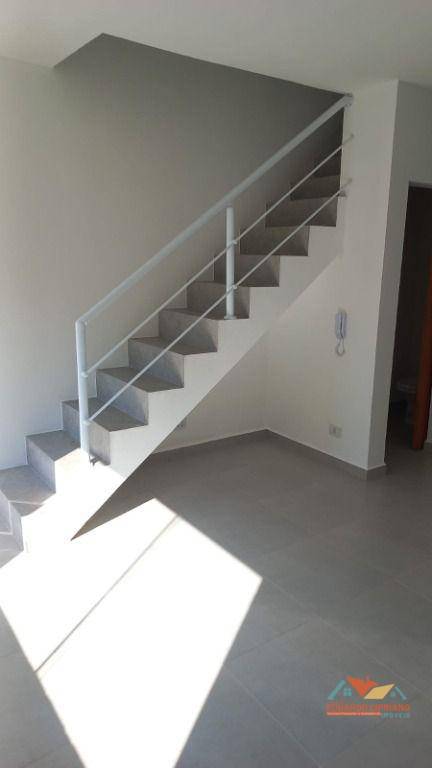 Casa para alugar com 2 quartos, 65m² - Foto 12