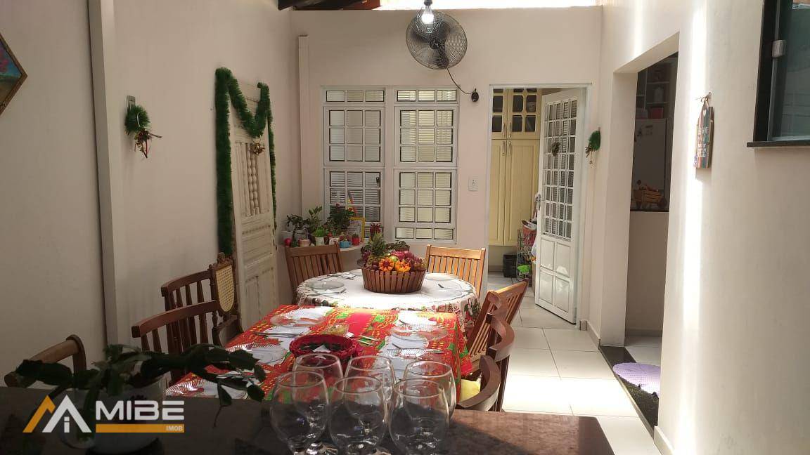 Casa à venda e aluguel com 3 quartos, 162m² - Foto 2