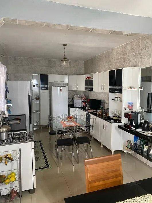 Casa à venda com 3 quartos, 220m² - Foto 4