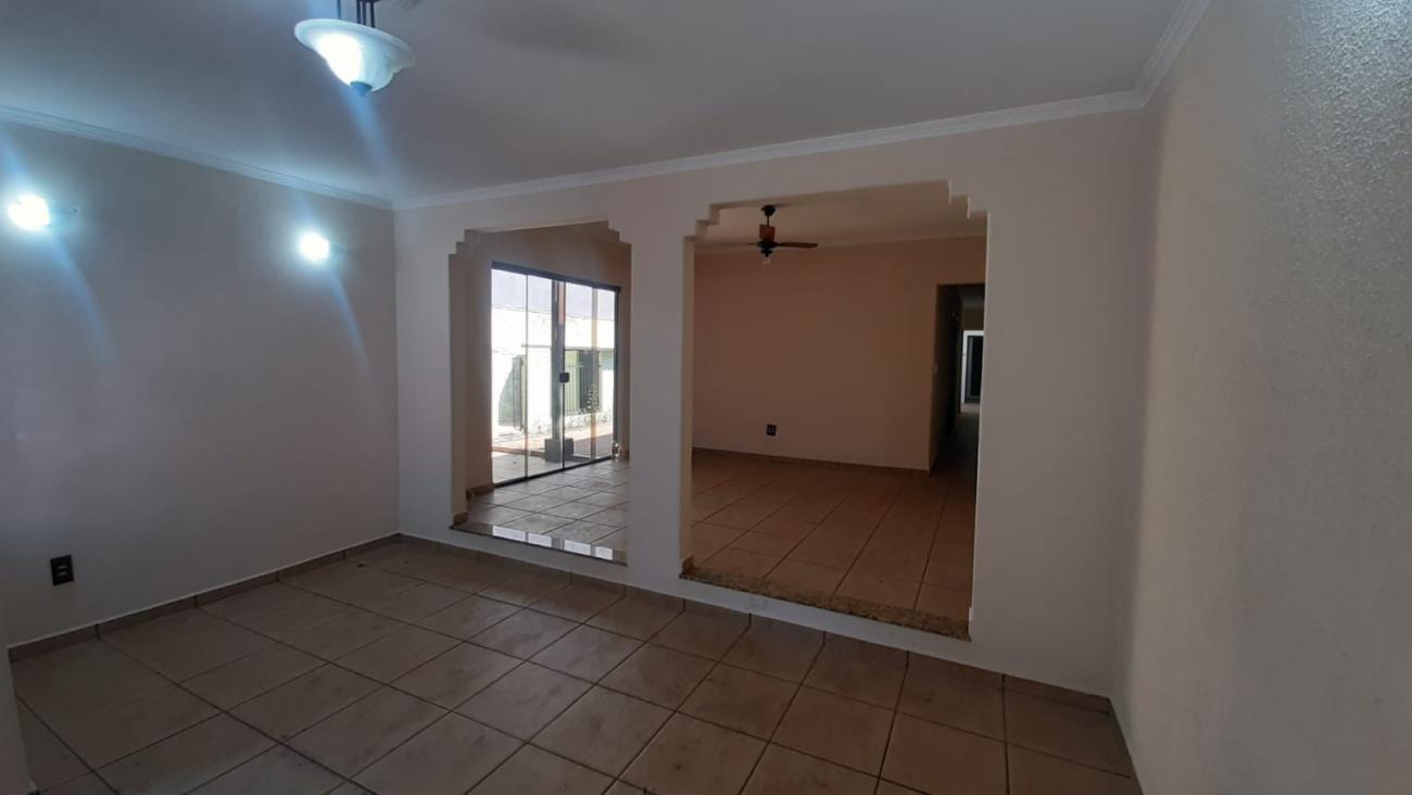 Casa à venda com 3 quartos, 250m² - Foto 2