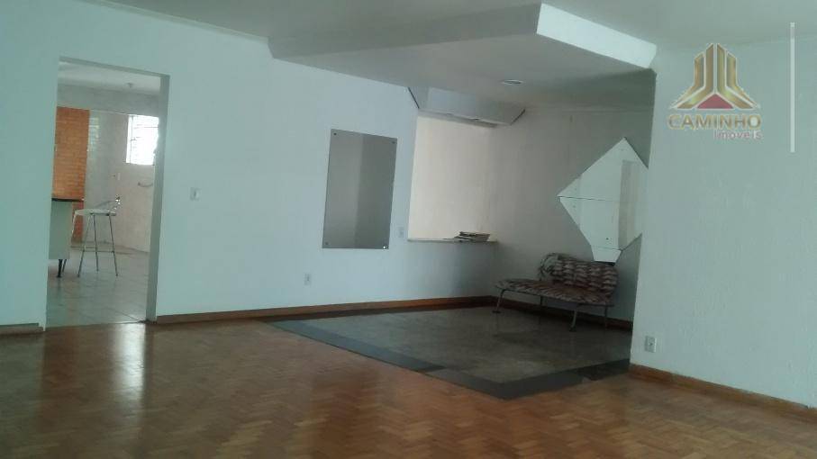 Casa à venda com 3 quartos, 240m² - Foto 2