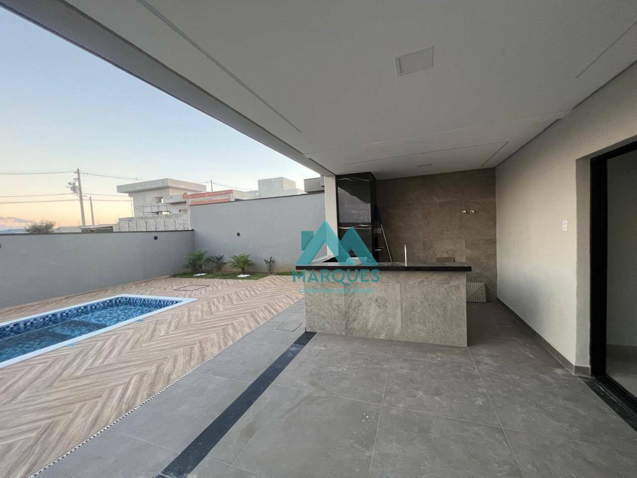Casa à venda com 3 quartos, 239m² - Foto 2