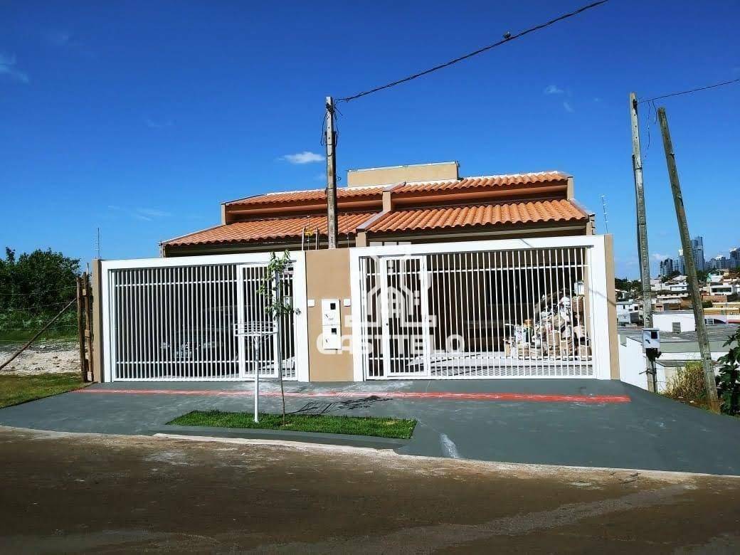 Casa à venda com 2 quartos, 100m² - Foto 1