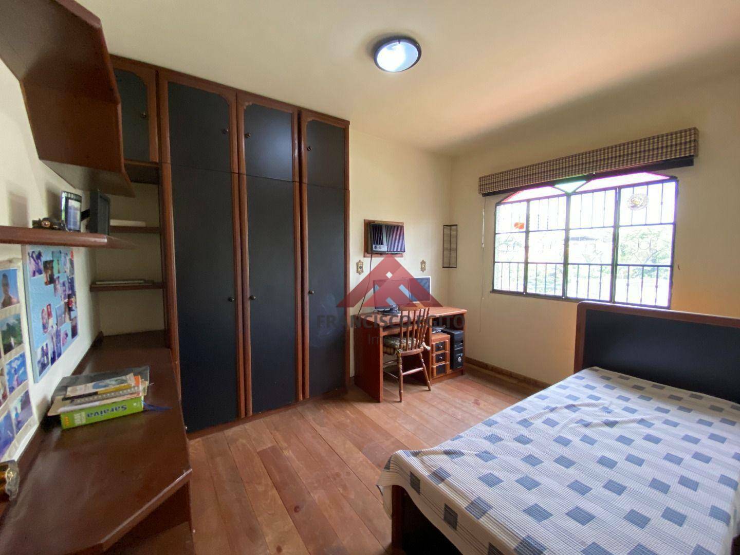 Casa à venda com 4 quartos, 350m² - Foto 16