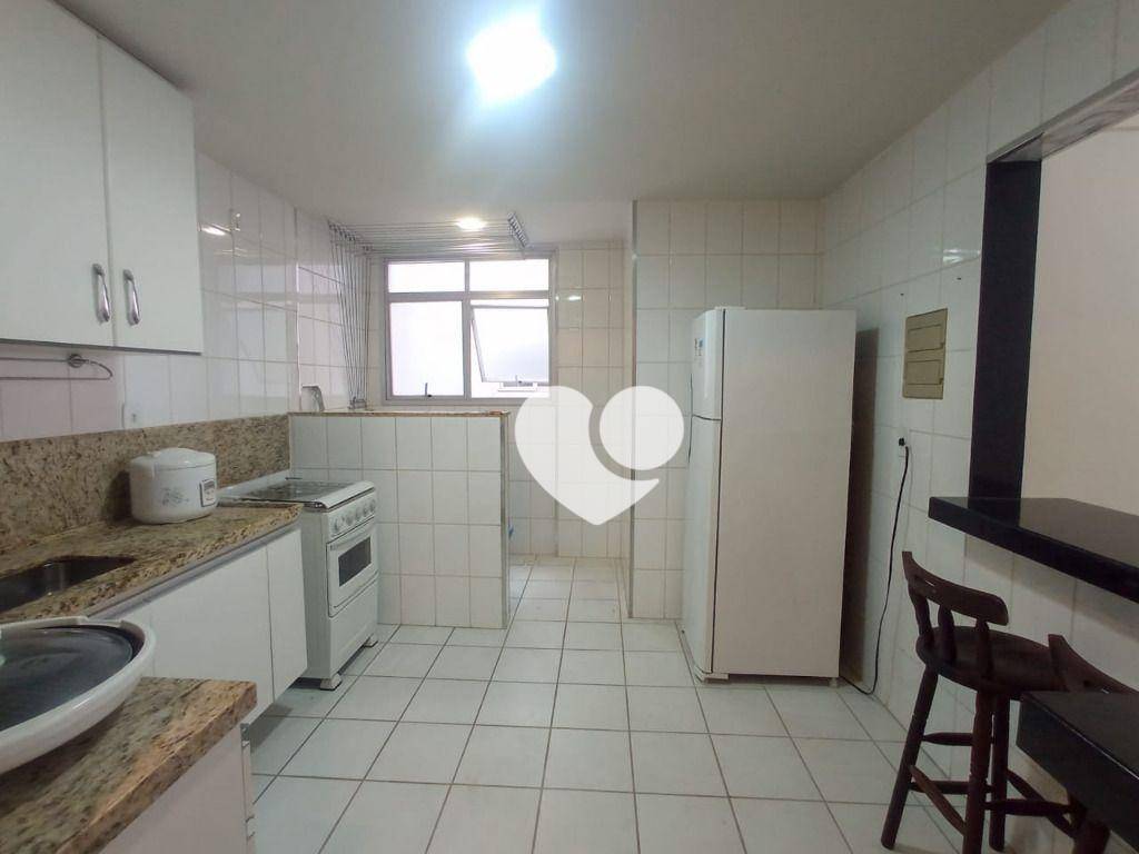 Apartamento à venda com 2 quartos, 70m² - Foto 2