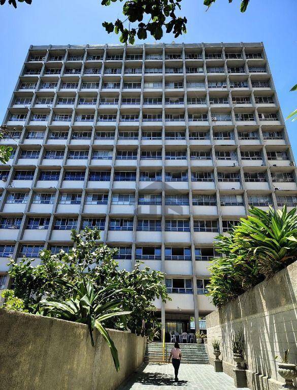 Apartamento à venda com 3 quartos, 180m² - Foto 2