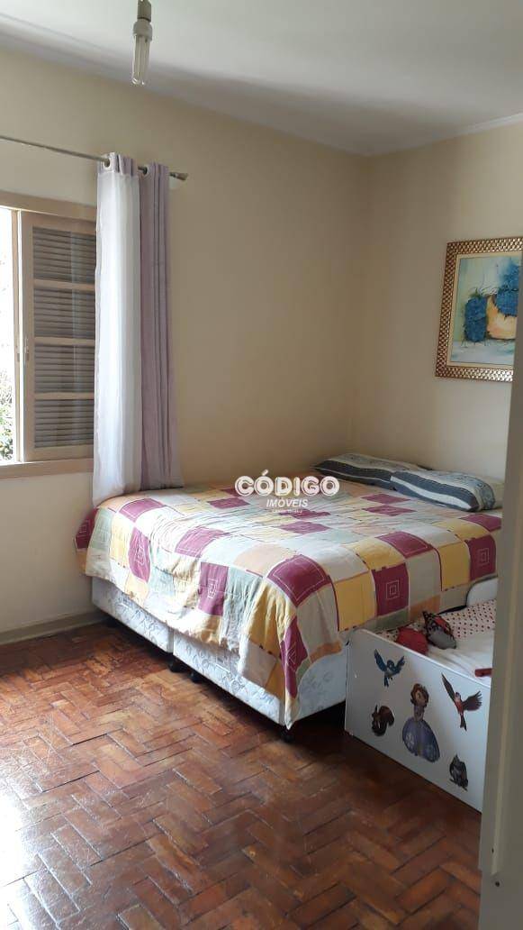 Sobrado à venda com 3 quartos, 200m² - Foto 2